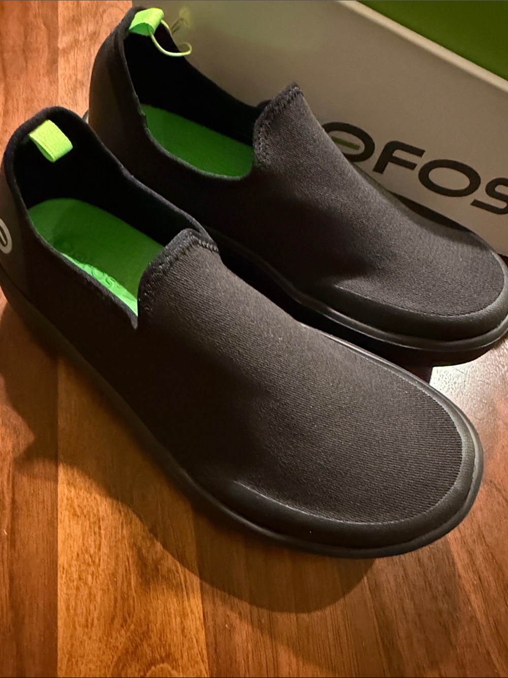 BNWT OOFOS OOMG EEZEE WOMEN'S SLIP ONS COMFY!! - BLACK - SIZE 7.5